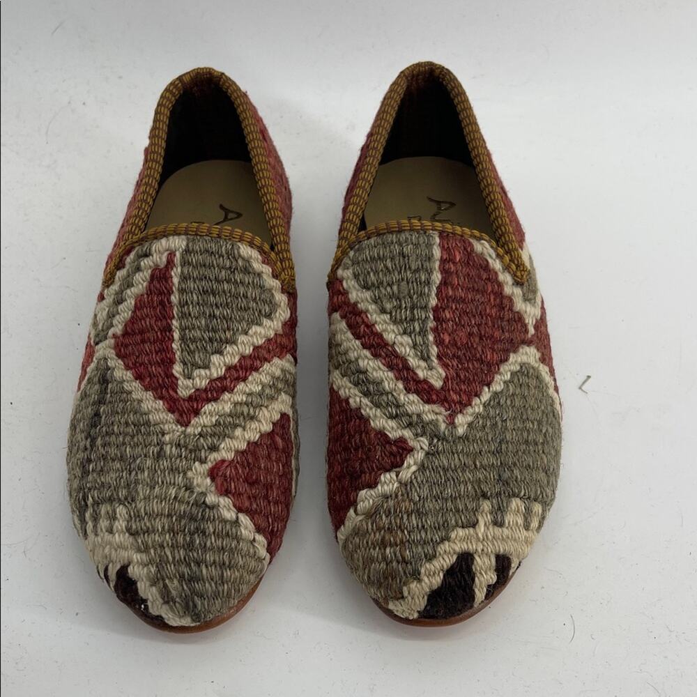 NWT Artemis Design Co. wool kilim woven tapestry slip on loafer shoes sz 6